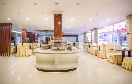 He Tian Hotel Vientiane Отели рядом с достопримечательностью «Statue of Fa Ngum»