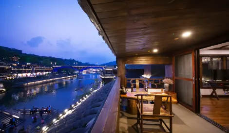 Huashijian Xueqiao Xiaoyuan Riverview Inn