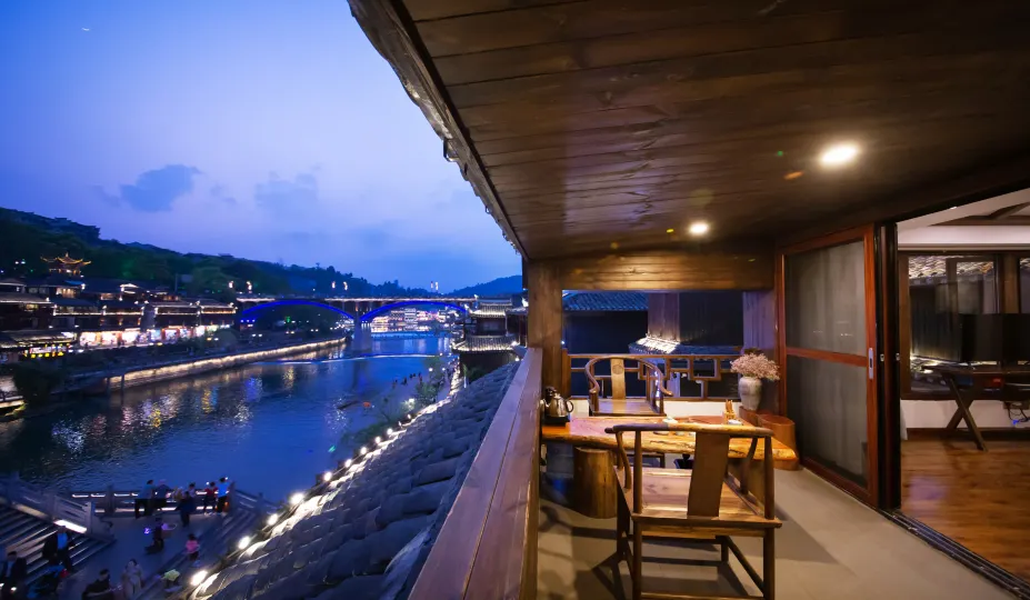 Huashijian Xueqiao Xiaoyuan Riverview Inn