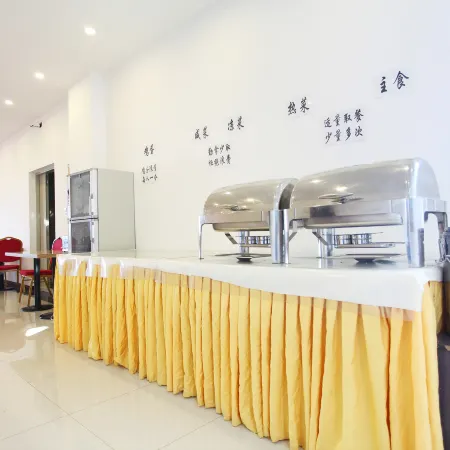 Spring Chain Hotel (Harbin Hexing Subway Station Shida Night Market) Отели рядом с достопримечательностью «Колледж Jiangnan-Библиотека Университета Мастера Харбина»