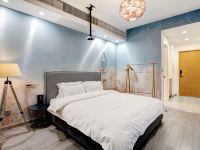 Soft bed设计师公寓(西安文理学院店) - 千鸟与云朵投影大床房