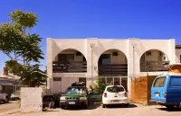 Adelaide Travellers Inn Backpackers Hostel