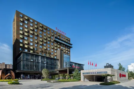 Ramada by Wyndham Baoji Jintai Отели рядом с достопримечательностью «Hi-tech Square»