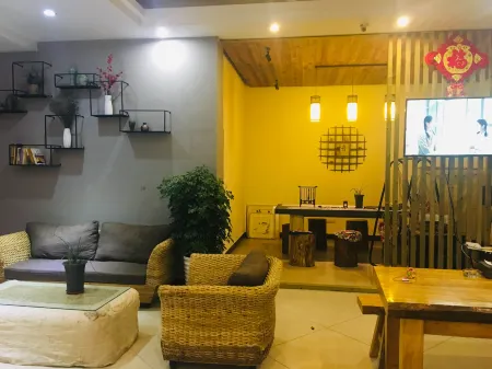 Sanqing Renjia Guesthotel Отели рядом с достопримечательностью «Waishuangxi Ropeway»