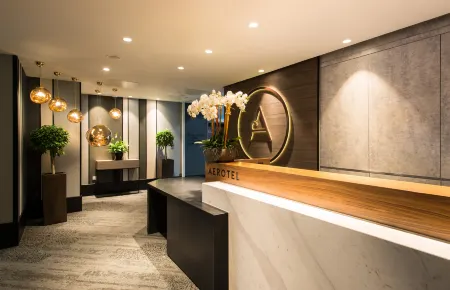 Aerotel London Heathrow Airport, Terminal 2 & Terminal 3 Отели рядом с достопримечательностью «Penhaligon's (London Heathrow Airport T5)»