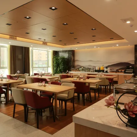 Jinjiang Inn Select Hotel (Heze Train Station)
