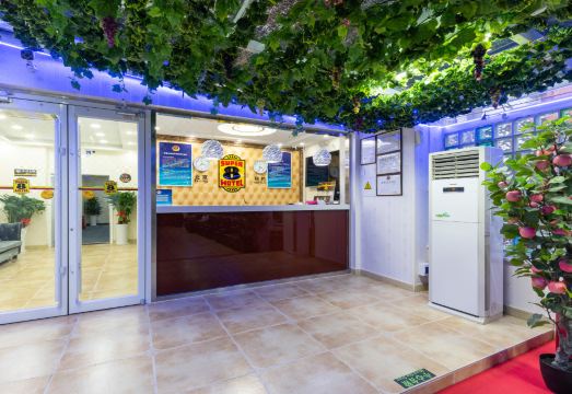 Super 8 Hotel (Beijing Guozhan Liufang Subway Station) Hotel Overview