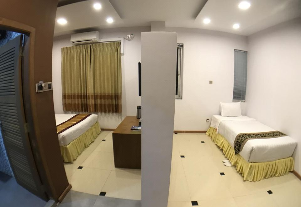 Hotel Ba Thaung 로비