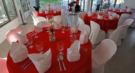 1010 Hotel Отели рядом с достопримечательностью «Мондрийская резиденция Condominium Corporation»