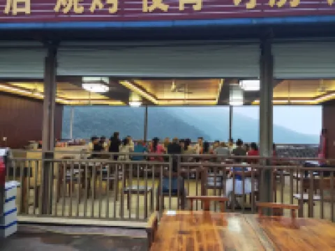 Xiashuiyuan Summer Farmhouse