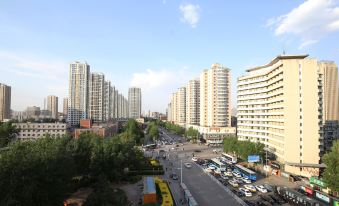 Home Inn Plus (Shenyang Railway Station East Square Metro Station)