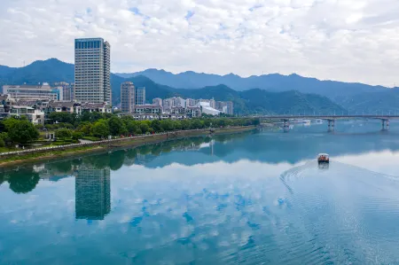 Peninsula Kaihao Hotel Отели рядом с достопримечательностью «Xin'anjiang Hydropower Station»