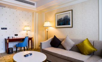 Carlos Hotel (Qingtian high speed railway station store)