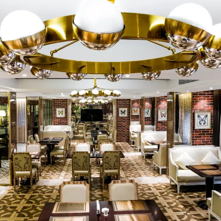 Carlos Hotel (Qingtian high speed railway station store)