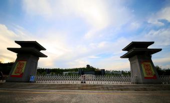 Xingang Business Hotel (Xi'an North High-speed Railway Station)