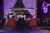 Yage Huanju Hotel (Yichang Riverside Park CBD Shopping Center)