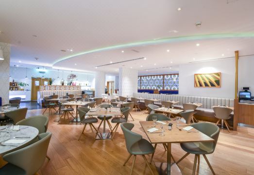 프리미어 인 두바이 인터내셔널 에어포트 수영장