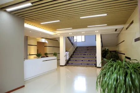 Bayun Hotel (Wuyuan Bus Station) Отели в г. Уюань