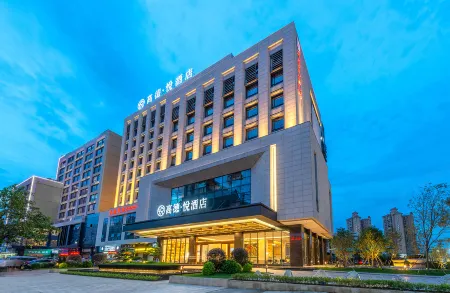 Gaode Yue Hotel (Qingyuan Sports Park Light Rail Station) Отели рядом со станцией Qingyuan Railway Station