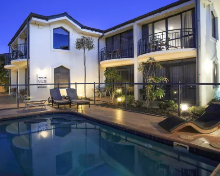 Delorenzo Studio Apartments Hotels in Nelson