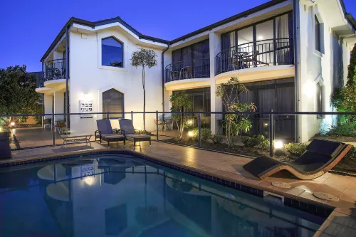 Delorenzo Studio Apartments Hotels in Nelson
