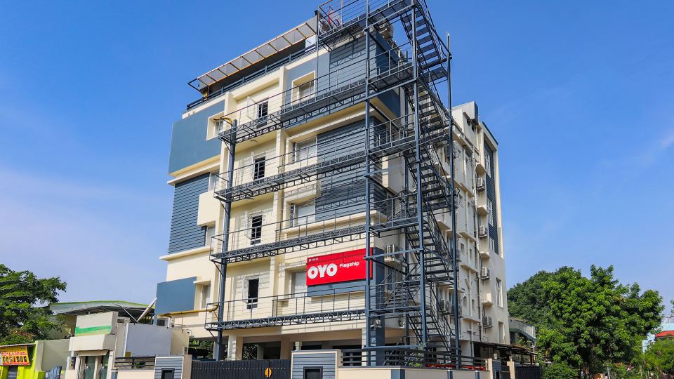 OYO Flagship 22529 Elegance Inn