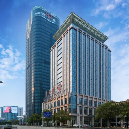 Lantian Hotel Отели рядом с достопримечательностью «Стадион «Цзянвань»»