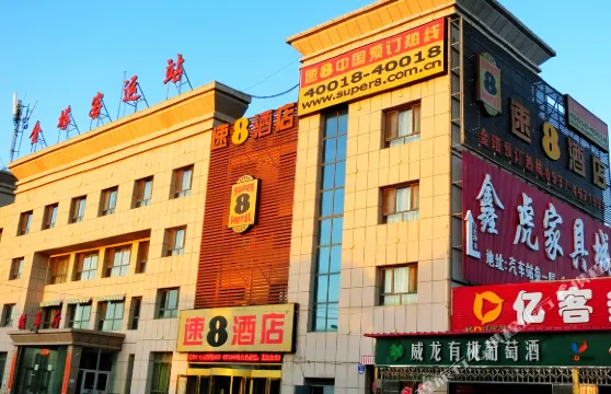 速8酒店（金塔汽車站酒航路店）