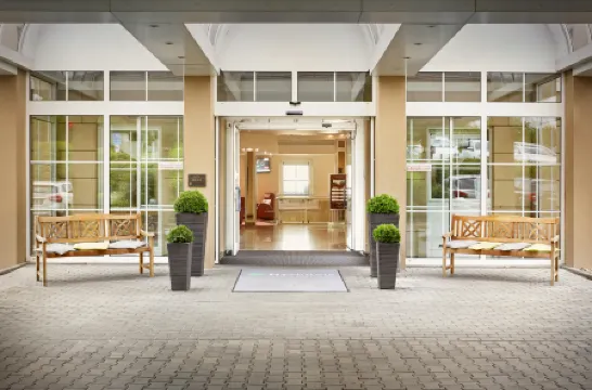 H+ Frankfurt Airport West