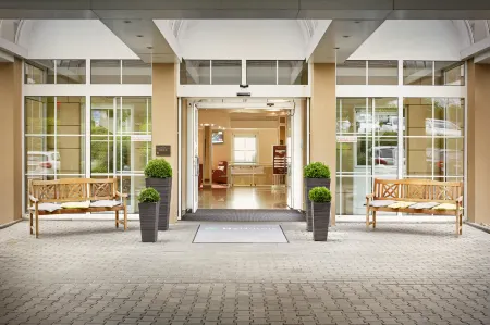 H+ Frankfurt Airport West