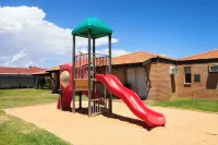 Geraldton's Ocean West Holiday Units & Short Stay Accommodation Hotel a Beresford
