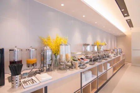 Home Inn (Changxing South Station Dongyufang Branch) Отели рядом со станцией Changxing Railway Station