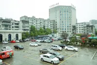 Huarong Hongfa International Hotel (People's Square) - parking