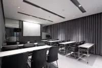 Jinjiang Hotel (Jiangyin Babaiban South Gate Subway Station) - 2-Star