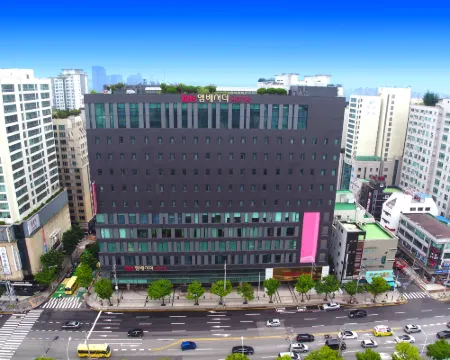 ไอบิส แอมบาสซาเดอร์ ซูวอน โรงแรมในซูว็อน