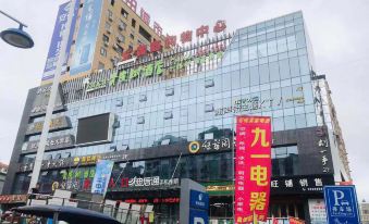 Green Bark Tree Hotel (Luotian City Plaza)