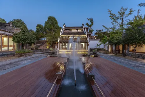 Houtang Holiday Manor - Historic Hotels