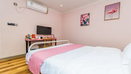 Xinzheng Meilai Boutique Hotel (Xiaoqiao Subway Station) Отели рядом с достопримечательностью «Zhongyuan University of Technology (West to Hospital of Zhongyuan University of Technology)»