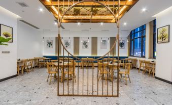 Naliangbo Hotel (Hangzhou Binkang Road Subway Station)