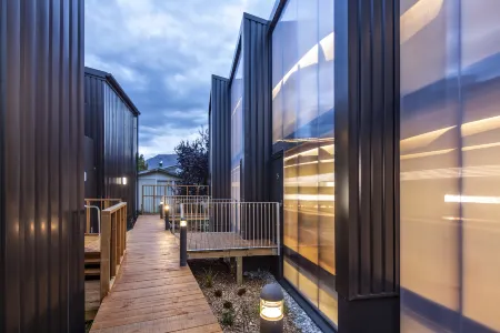 Koura Apartments Central Queenstown Отели рядом с достопримечательностью «Skyline Luge Queenstown»