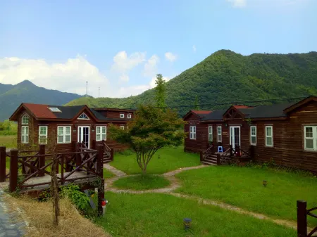 Sunflower Resort Hotel Отели рядом с достопримечательностью «Peng Lai Xian Dong»