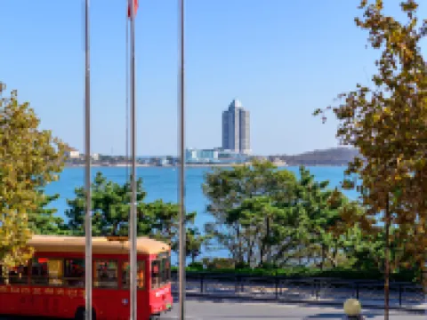 青島拾海民宿（琴嶼路海軍棧橋景區店） 青島海底世界附近的飯店