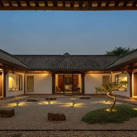 Liwu Homestay (Longfeng Ancient Town Shop)