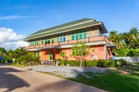 Tonmai Suites