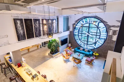 Tim Time Storage Hostel Отели рядом с достопримечательностью «Музей искусств Чэнду»