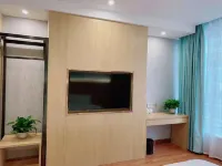 Quxian Huilong Hotel - parking