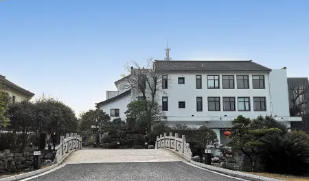 Taihu Xiangting Resort Hotel Отели рядом с достопримечательностью «Shanghai Customs College Suzhou Branch»