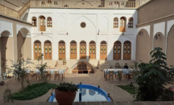 Kashan Persian House - Housity