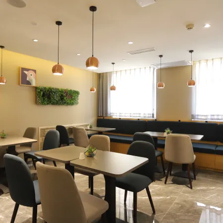 Homeinn Selected Hotel (Qiqihar Longhua Road Dashang Xinmate)