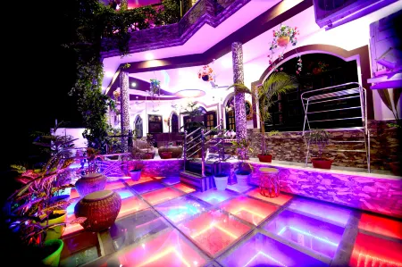 Aman Homestay, A Boutique Hotel Отели рядом с достопримечательностью «Tomb of I'timād-ud-Daulah»